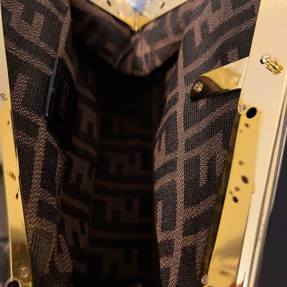 Fendi crossbody. Come strap - Picture 3 of 3